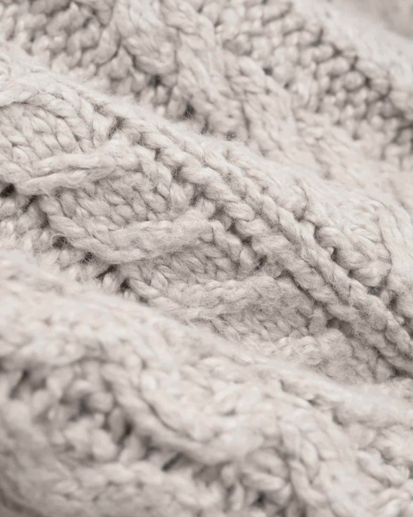 CABLE KNIT HOODIE (ニットパーカー) Silver Cloud