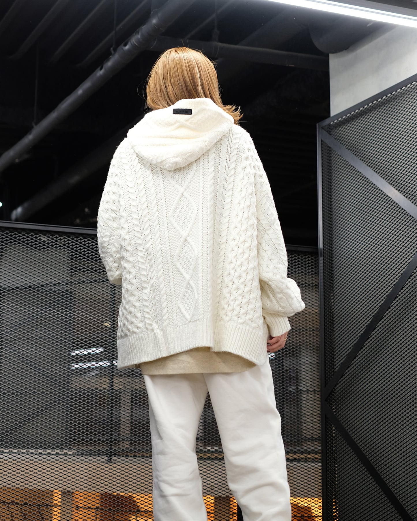 CABLE KNIT HOODIE (ニットパーカー) Cloud Dancer