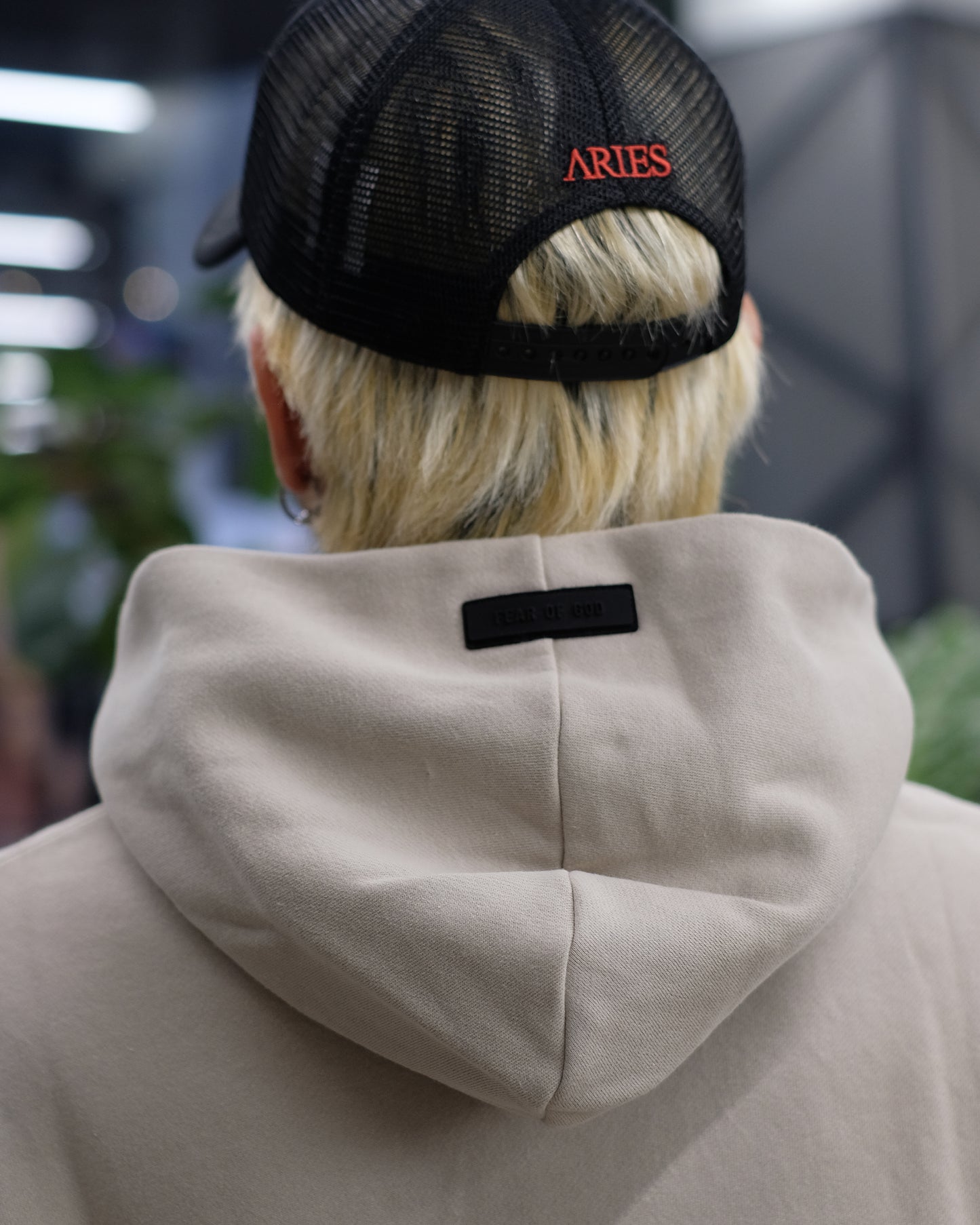 ESSENTIALS HOODIE (プルオーバーパーカー) Silver Cloud