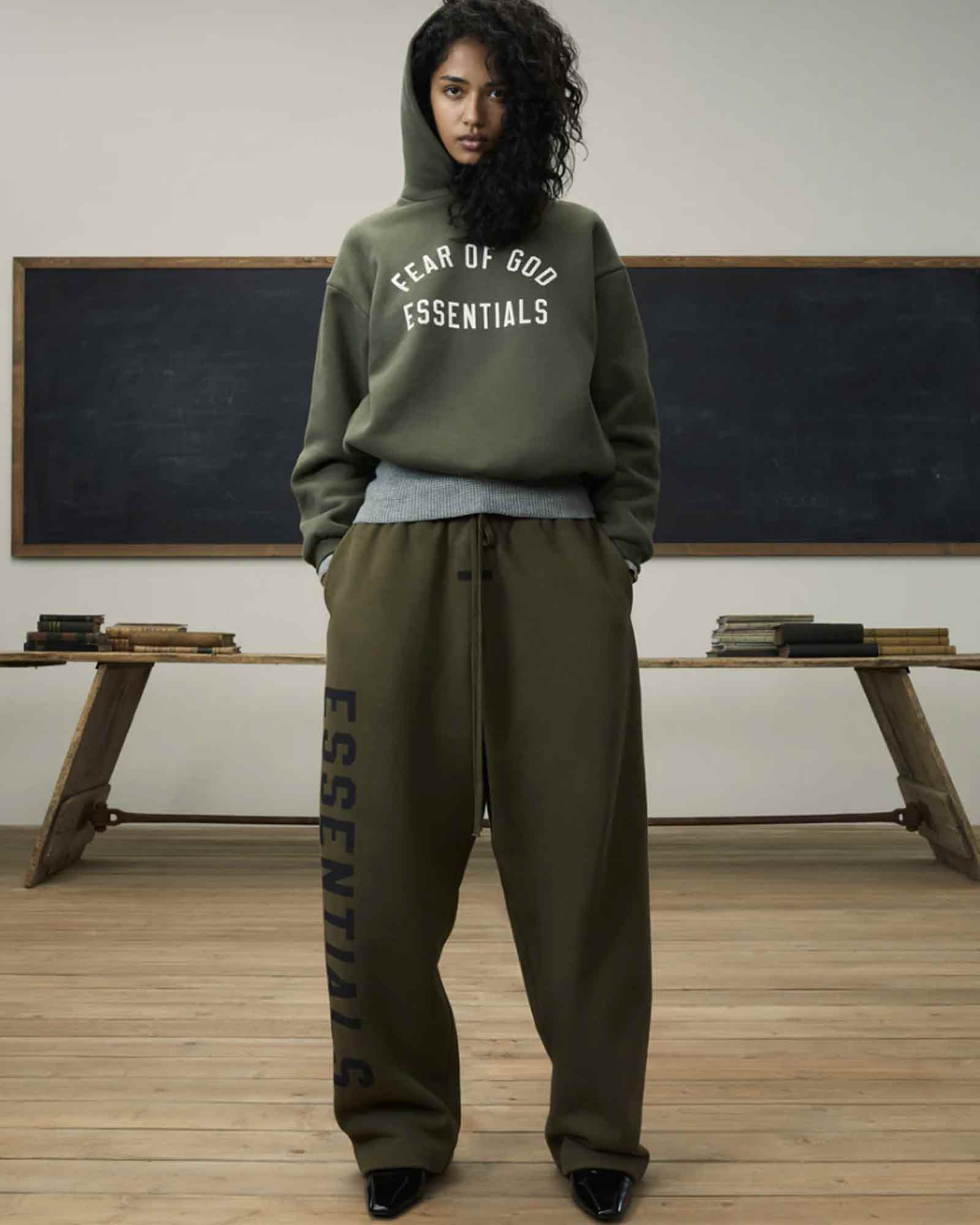 エッセンシャルズ/FLEECE RELAXED SWEATPANT/130BT244324F/スウェットパンツ/OLIVE