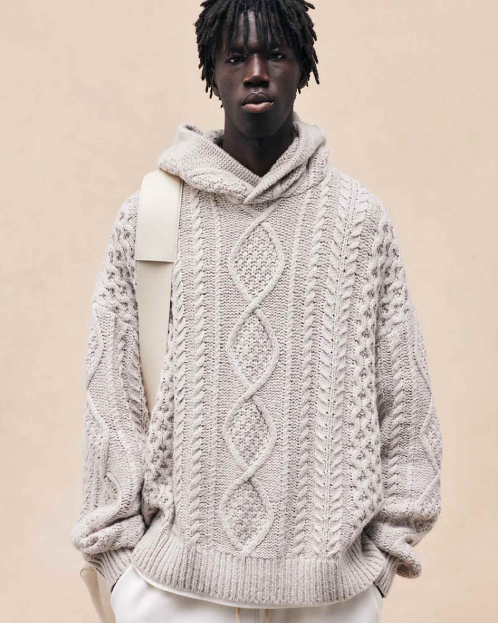 23awで即完した商品ですCable Knit Hoodie　ESSENTIALS