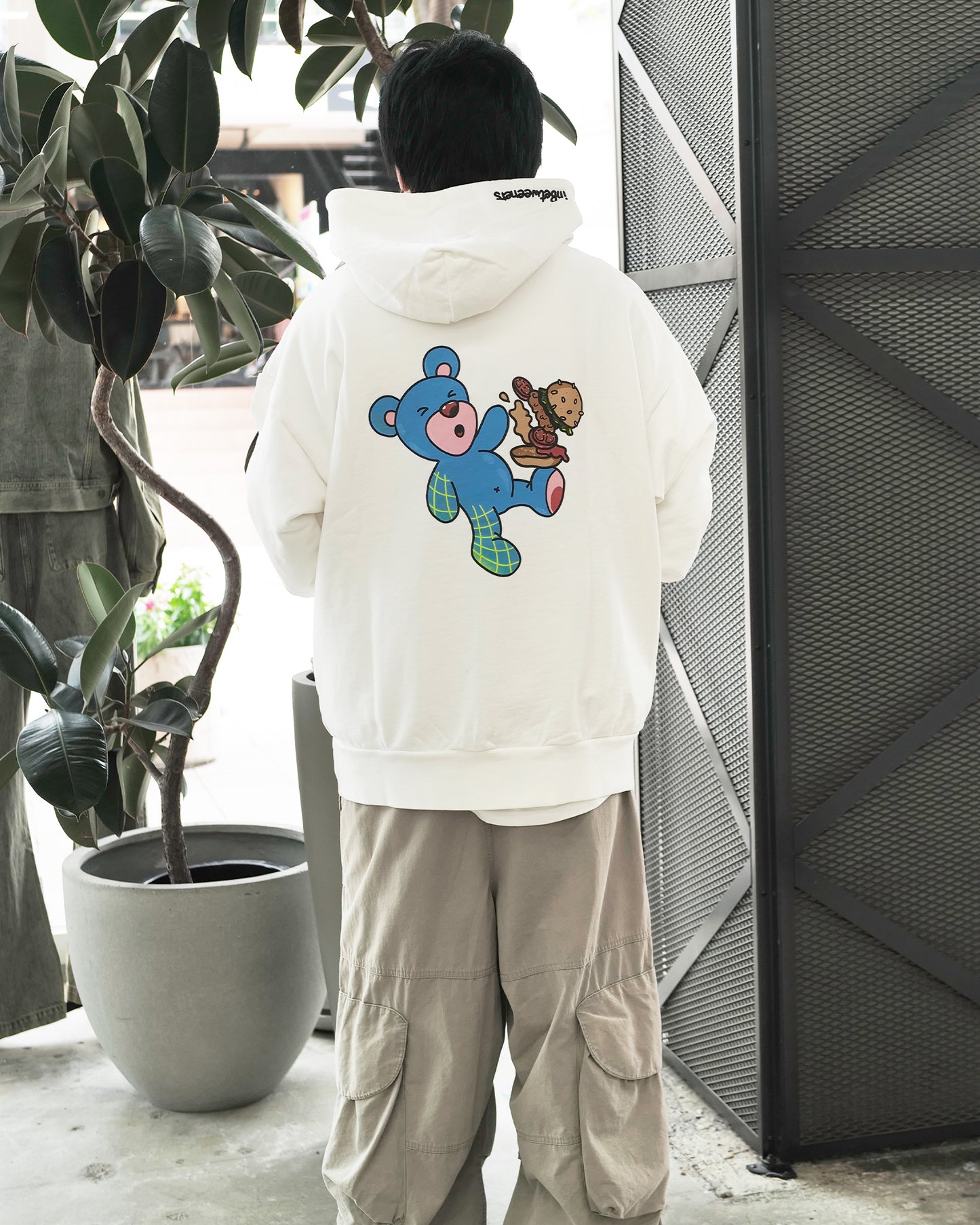 インビトゥイナーズ/HOODIE UNISEX/プルオーバーパーカー/Off White