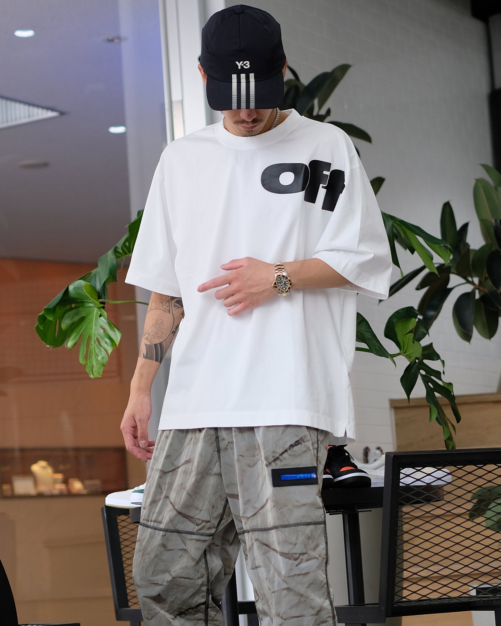 オフホワイト/OMAF24-RTW0039/SHARED LOGO SKATE S/S TEE/T オフホワイト/OMAF24-RTW0039/SHARED LOGO SKATE S/S TEE/T