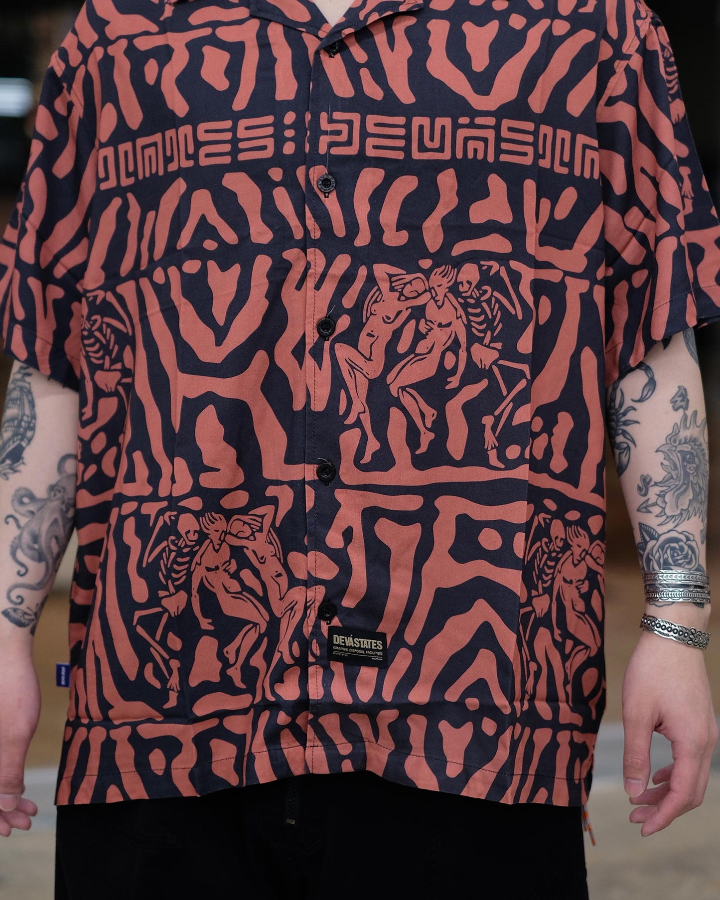 ディーヴァステイツ/Printed Souvenir Shirt - CARVE/シャツ/Red/Terracotta