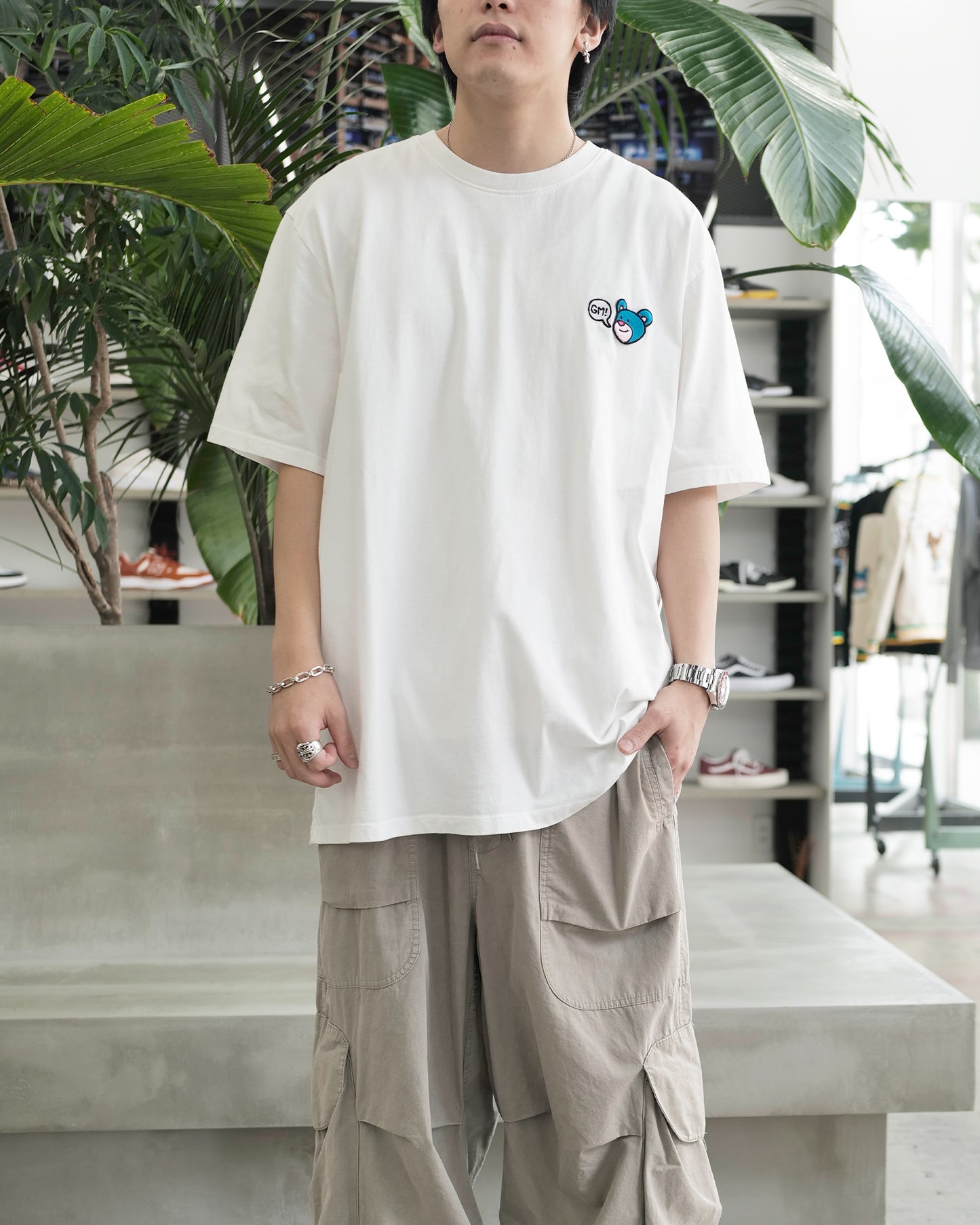 インビトゥイナーズ/T-SHIRT UNISEX/Tシャツ/Off White