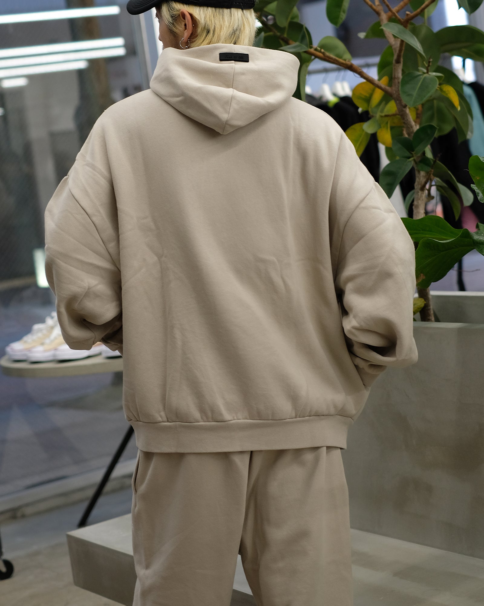 ESSENTIALS HOODIE (プルオーバーパーカー) Silver Cloud – Application