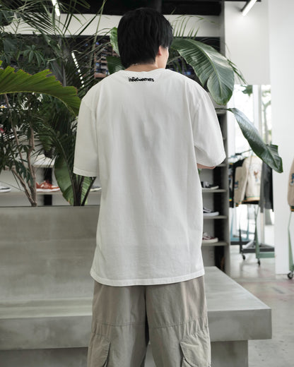 インビトゥイナーズ/T-SHIRT UNISEX/Tシャツ/Off White