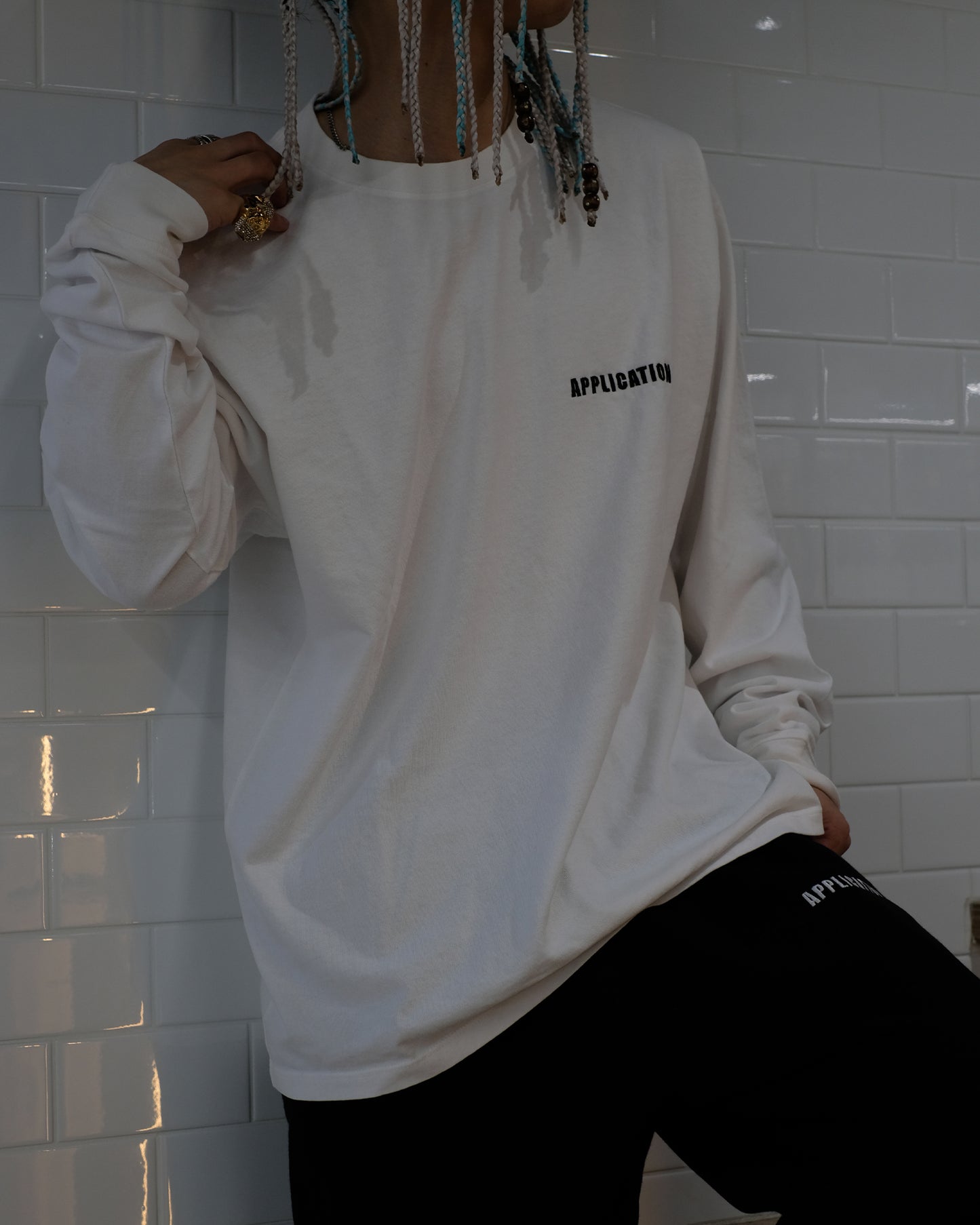 APP exclucive logo box LS tee